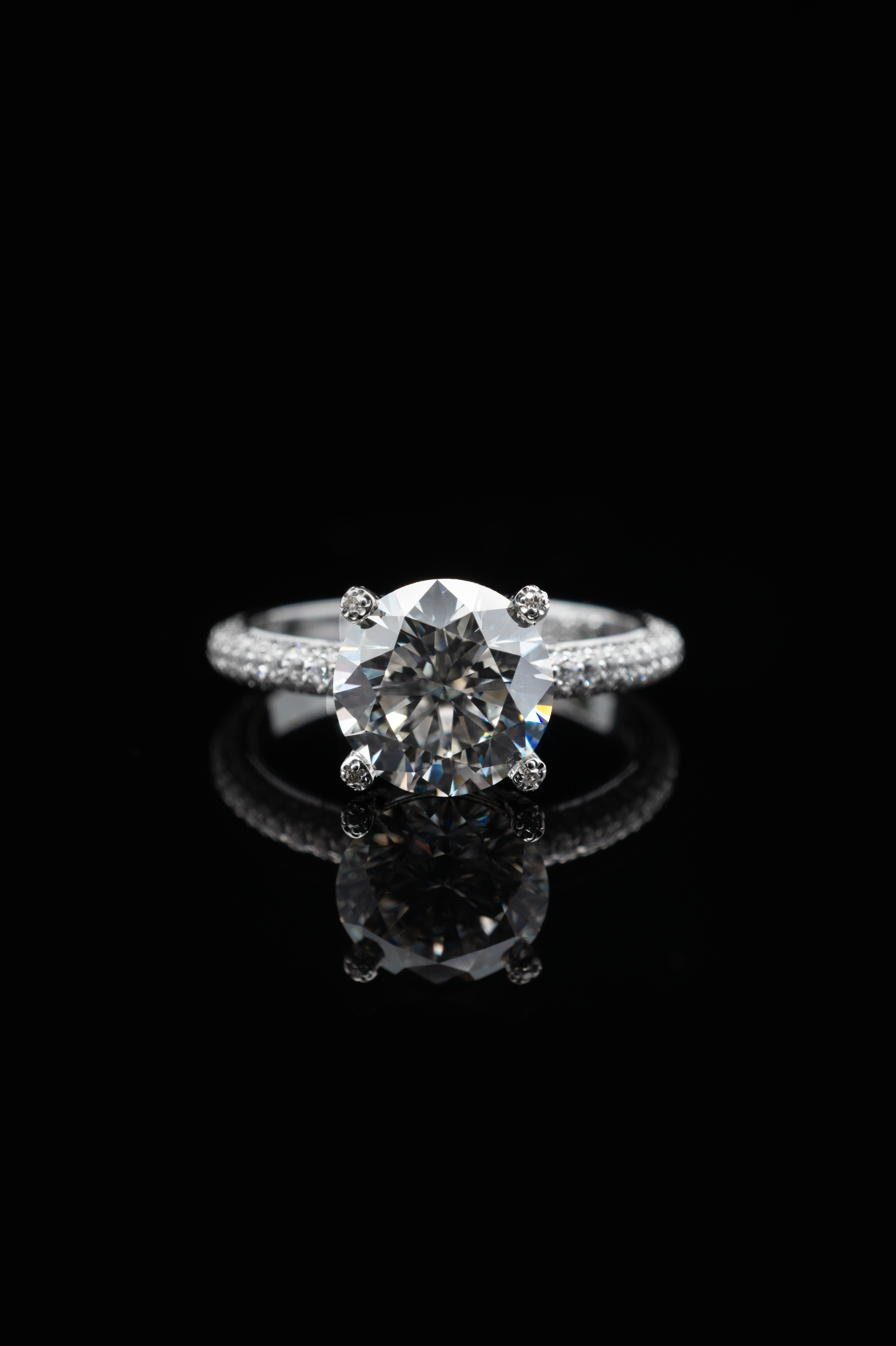 Rhodesia - 2 carat and above diamond solitair
