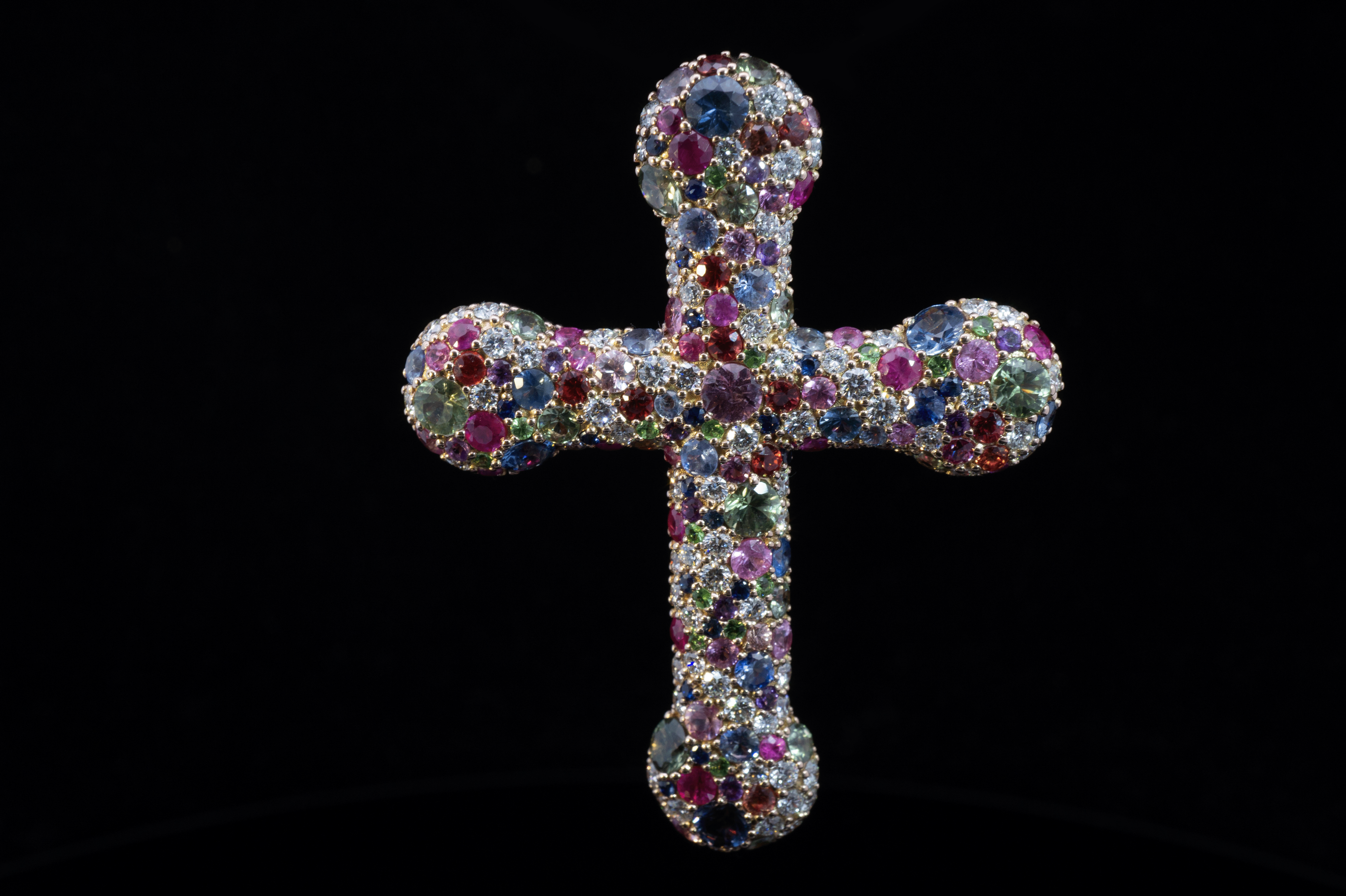 Messiah - 'From the mental to the spirit' - XXL pendant with diamonds.