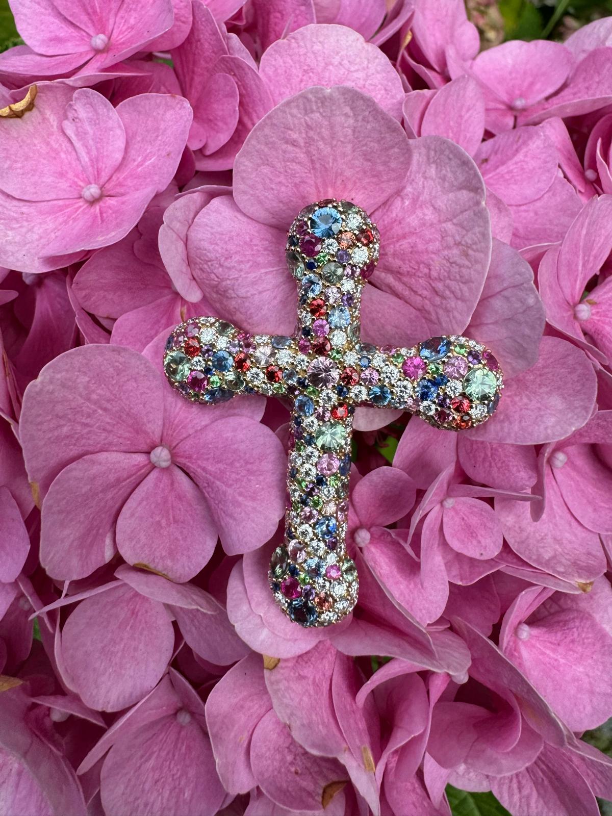 Messiah - 'From the mental to the spirit' - XXL pendant with diamonds.